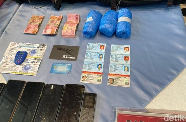 2 Pengedar Narkotika Tertangkap di Banjarbaru Punya KTP-SIM Palsu