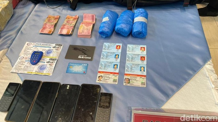 2 Pengedar Narkotika Tertangkap di Banjarbaru Punya KTP-SIM Palsu